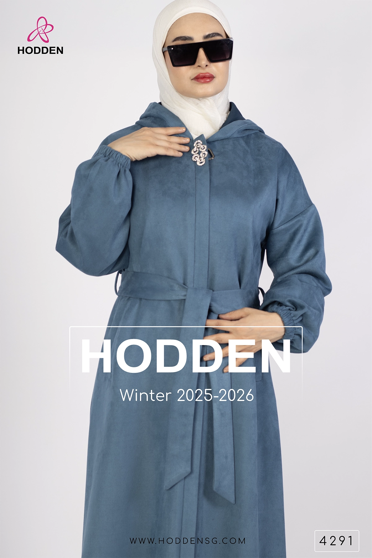 ⁦عباية مخمل بروش على الرده -4291⁩ - الصورة ⁦3⁩