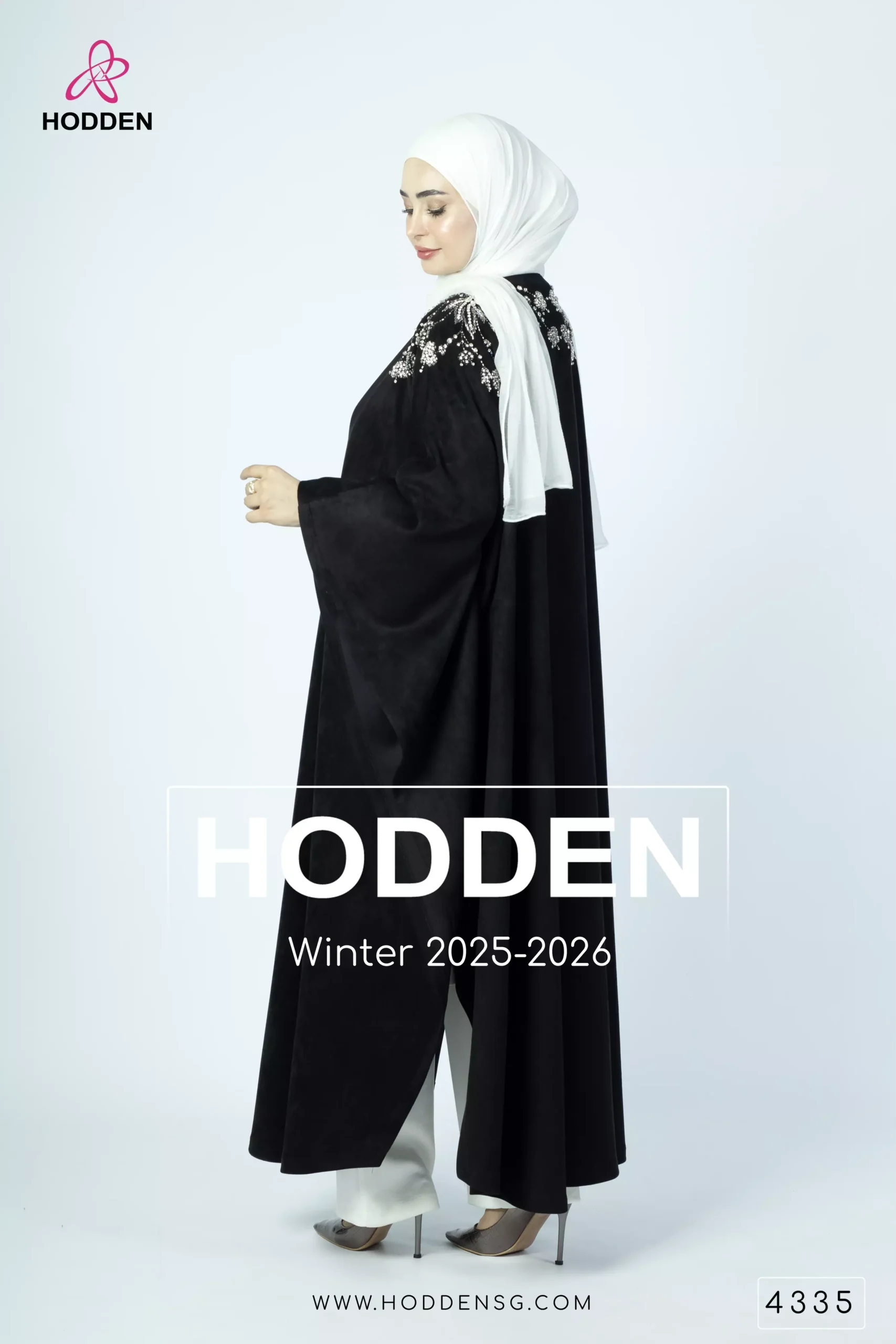 ⁦عباية مخمل سويد مع طقم بنطال- 4335⁩ - الصورة ⁦2⁩