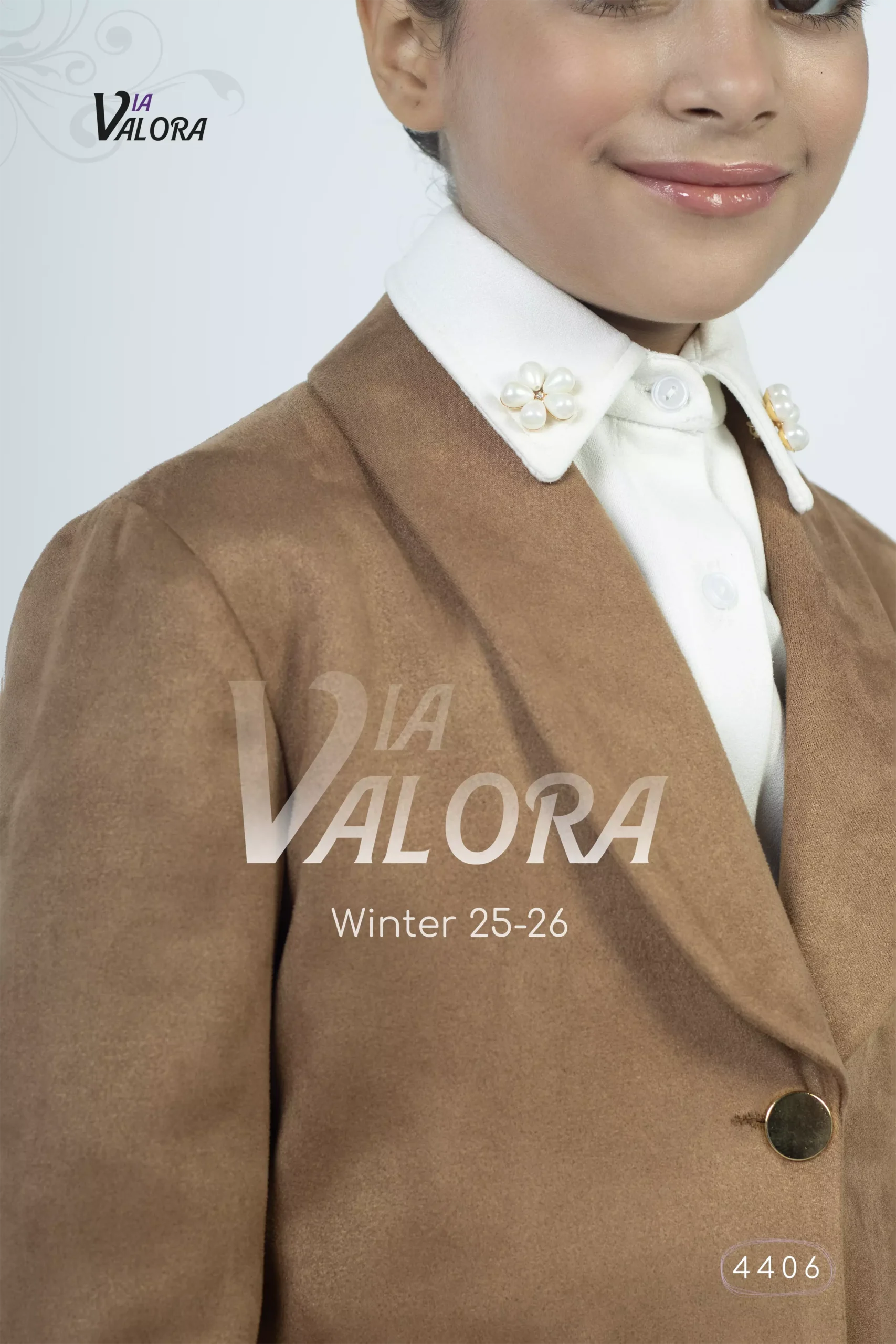 ⁦طقم بناتي 3 قطع – سويد مخمل – طول 44 سم - 4406⁩ - الصورة ⁦3⁩