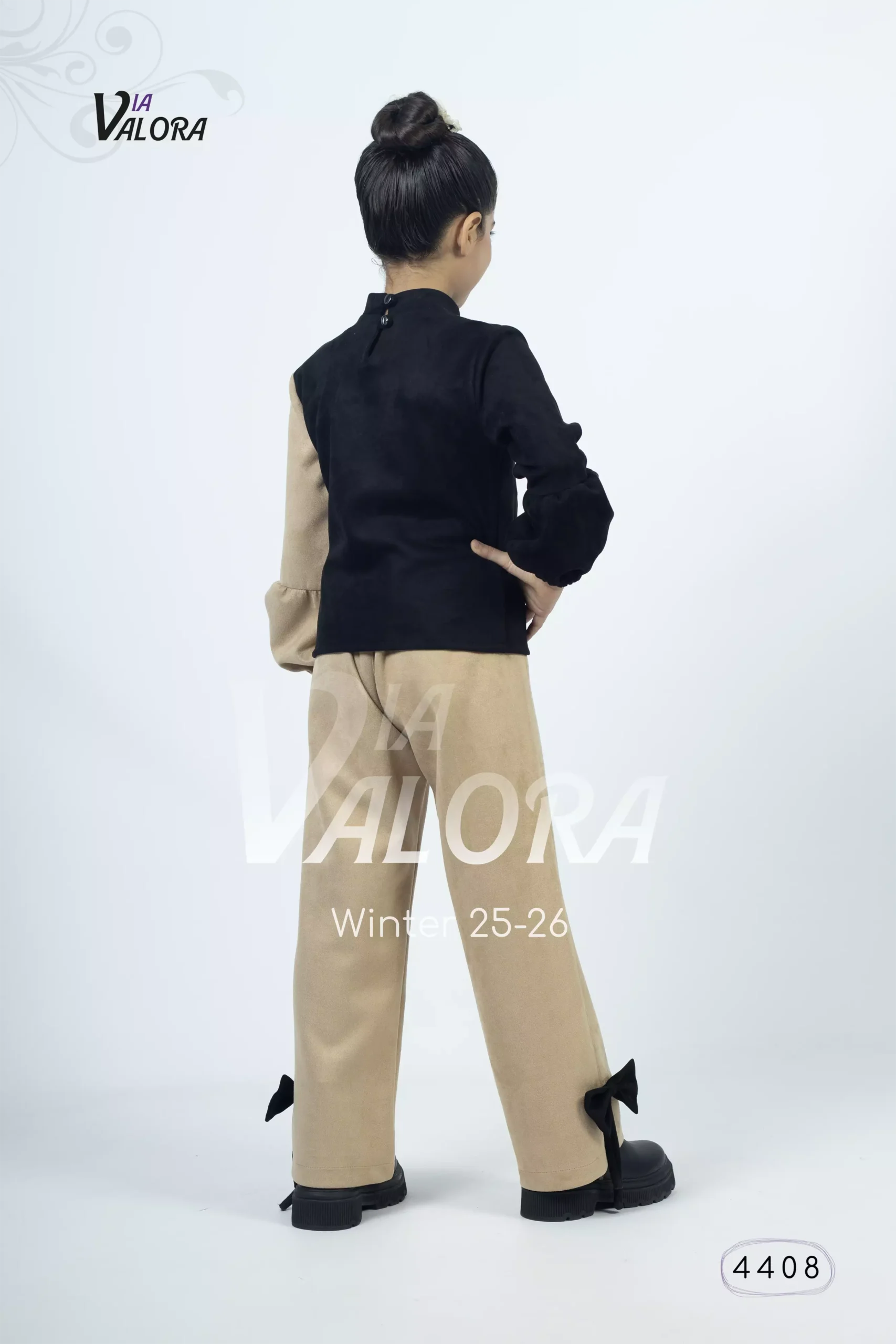 ⁦طقم بناتي قطعتين – سويد مخمل – طول 45 سم⁩ - الصورة ⁦4⁩