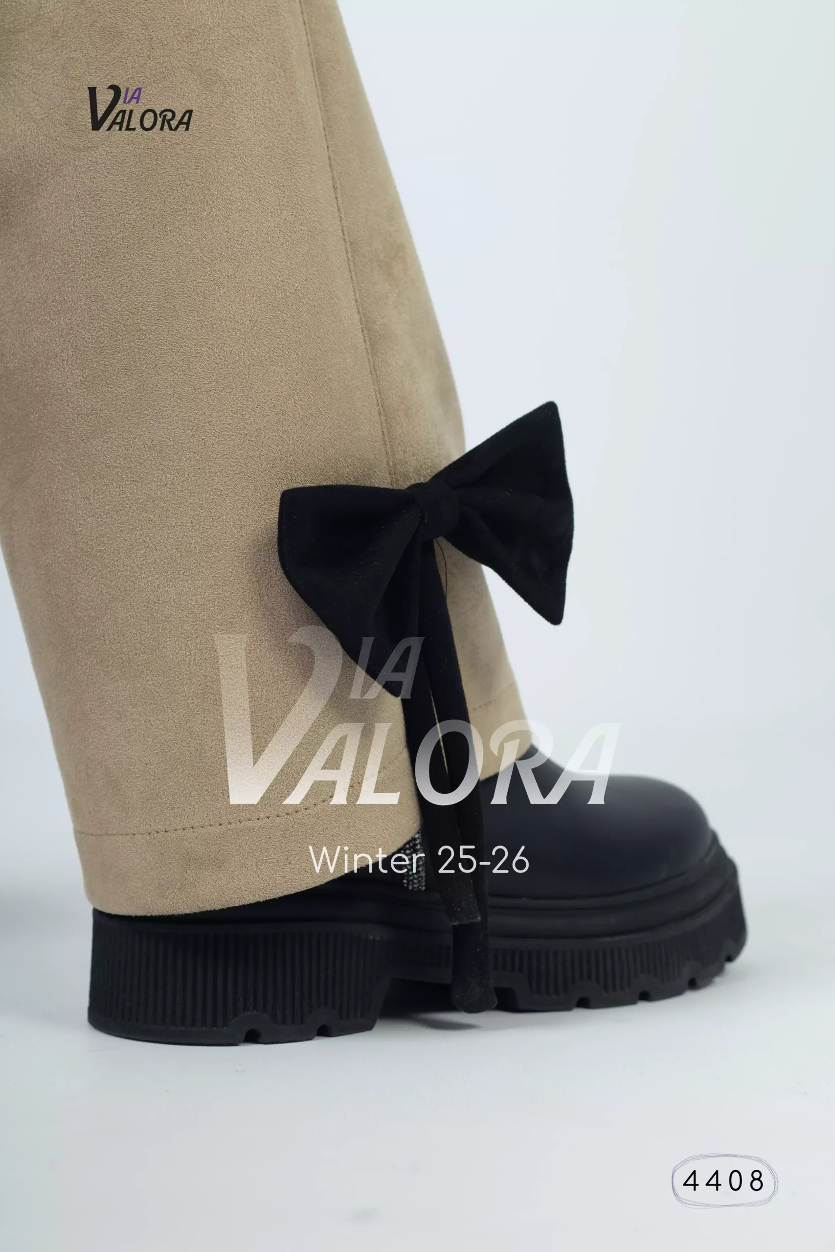 ⁦طقم بناتي قطعتين – سويد مخمل – طول 45 سم⁩ - الصورة ⁦3⁩