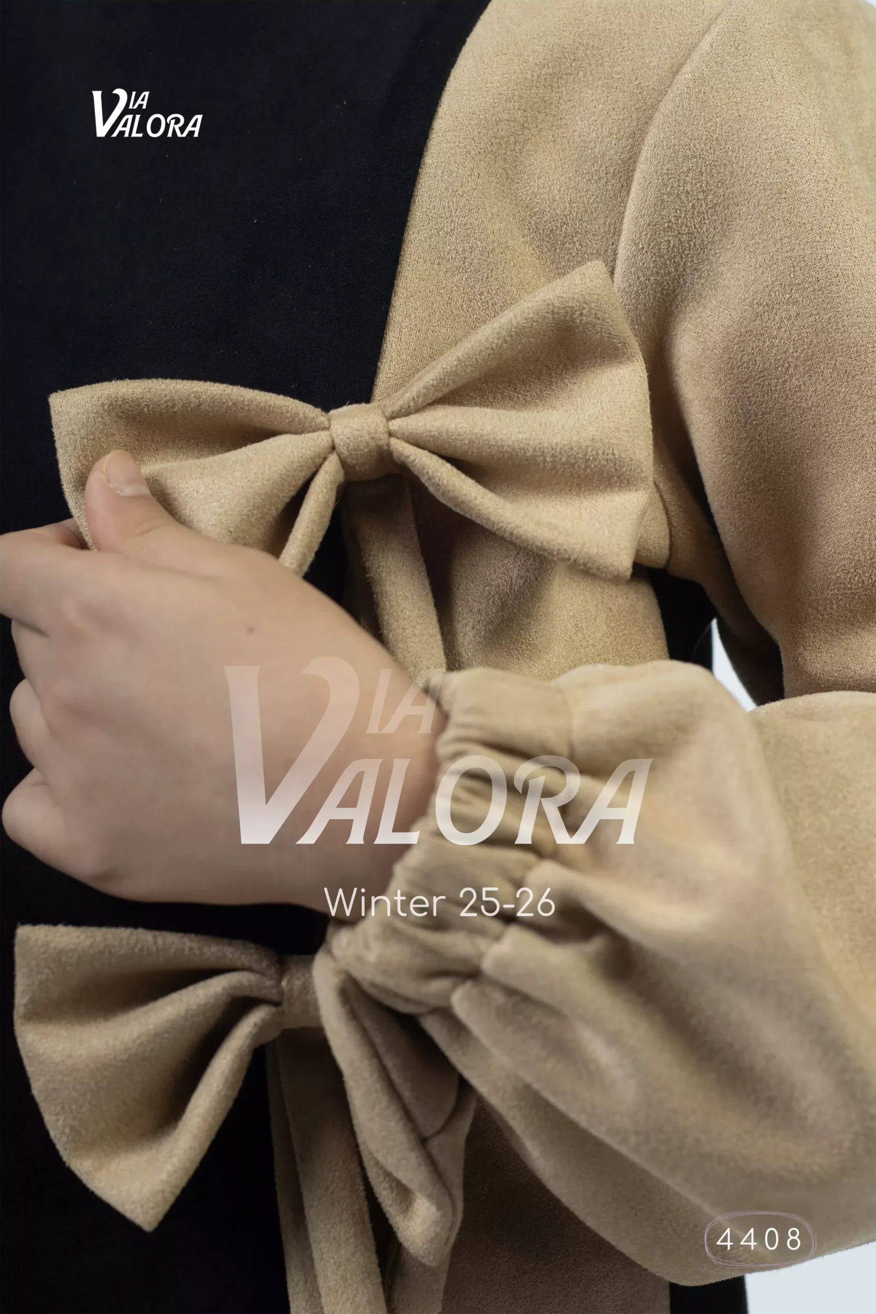 ⁦طقم بناتي قطعتين – سويد مخمل – طول 45 سم⁩ - الصورة ⁦2⁩